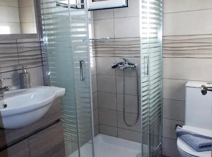 Strelitzia Apartman *